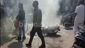 कोतवाली थाना क्षेत्र में सिरफिरे युवक ने बाइक को किया आग के हवाले देखे वीडियो