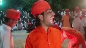 जसनाथ मंदिर में हुई चोरी का खुलासा नहीं होने के कारण समाज के लोगों ने जलते अंगारे मुंह में लेकर जताया विरोध देखे वीडियो