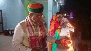 केंद्रीय कानून मंत्री ने अपने परिवार के साथ स्वदेशी दीप जला कर मनाया दीपोत्सव देखें वीडियो